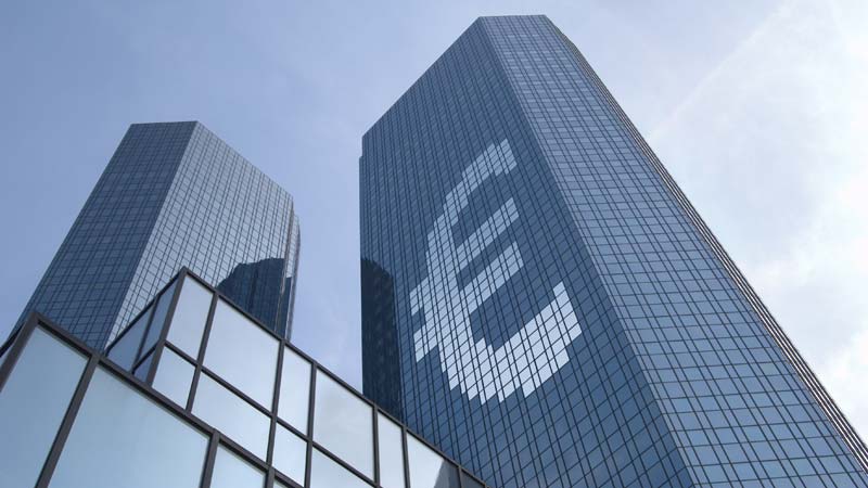 arranha-céus com símbolo do Euro